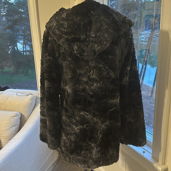 Pandemonium Seattle Faux Fur Pullover/hoody, Size Small, Like new - Picture 5 of 8